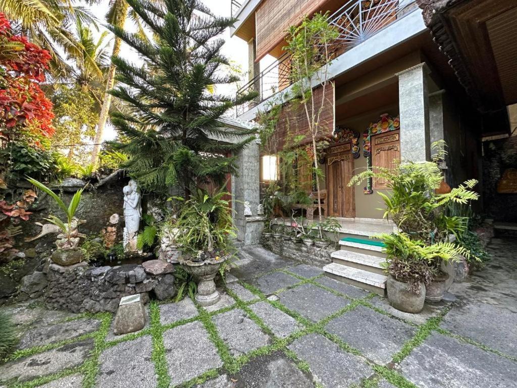 Nirwa 1 Ubud Guesthouse חדר תמונה